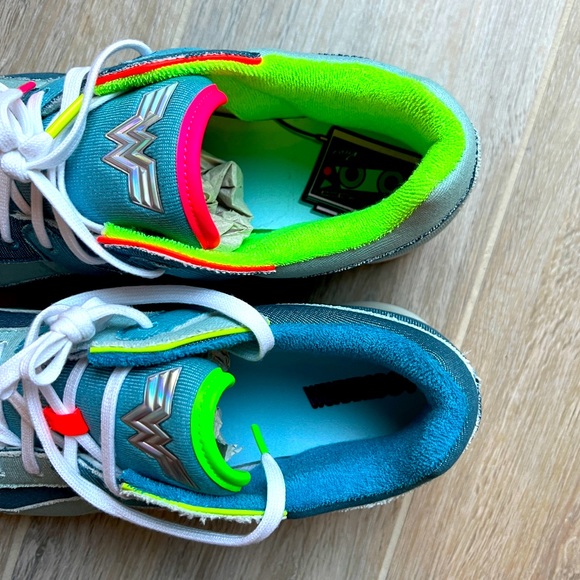 Reebok Workout Plus DC Wonder Woman Size 12M - Picture 7 of 8